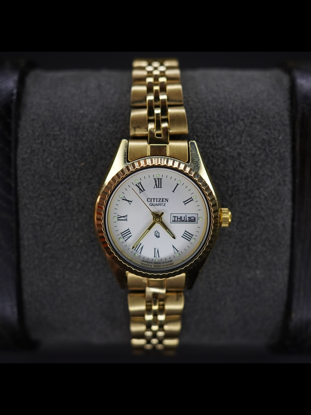 Vintage Citizen Quartz Day Date Gold Tone White Roman Dial Ladies Watch 6000-075
